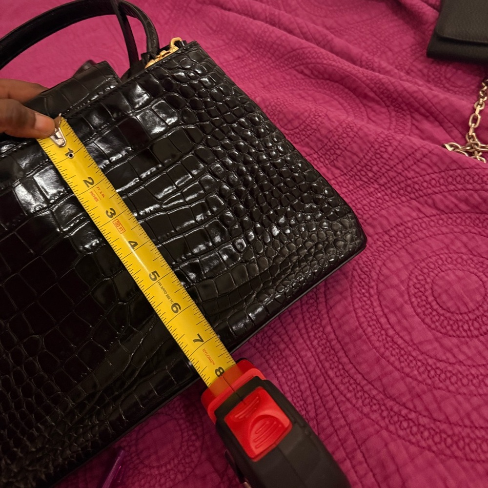 Elegant Black Crocodile-Embossed Handbag - Picture 3 of 15